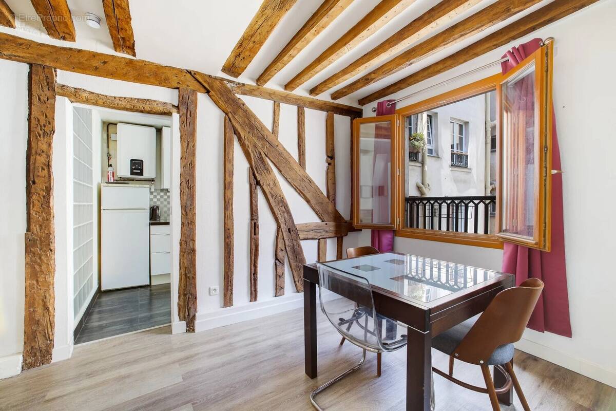 Appartement à PARIS-3E