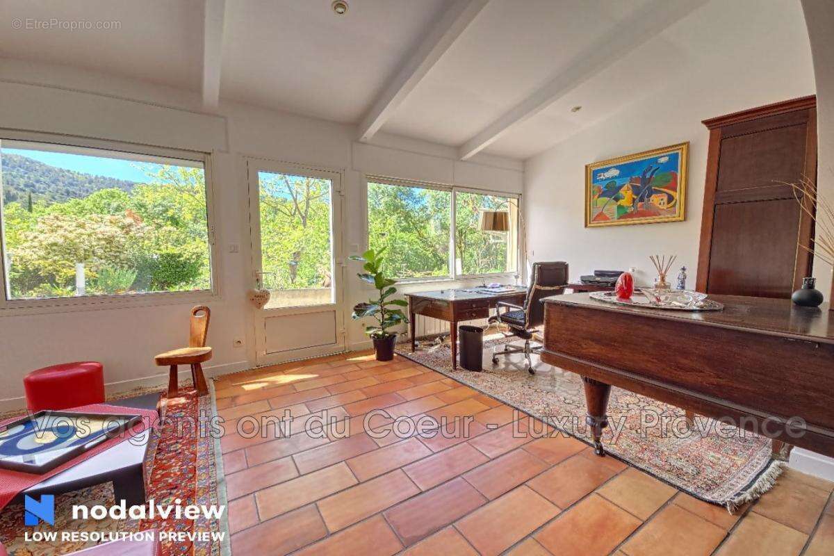 Maison à SIMIANE-COLLONGUE