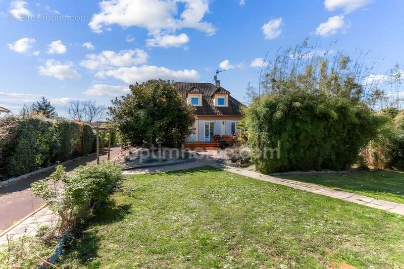 Maison à VERT-SAINT-DENIS