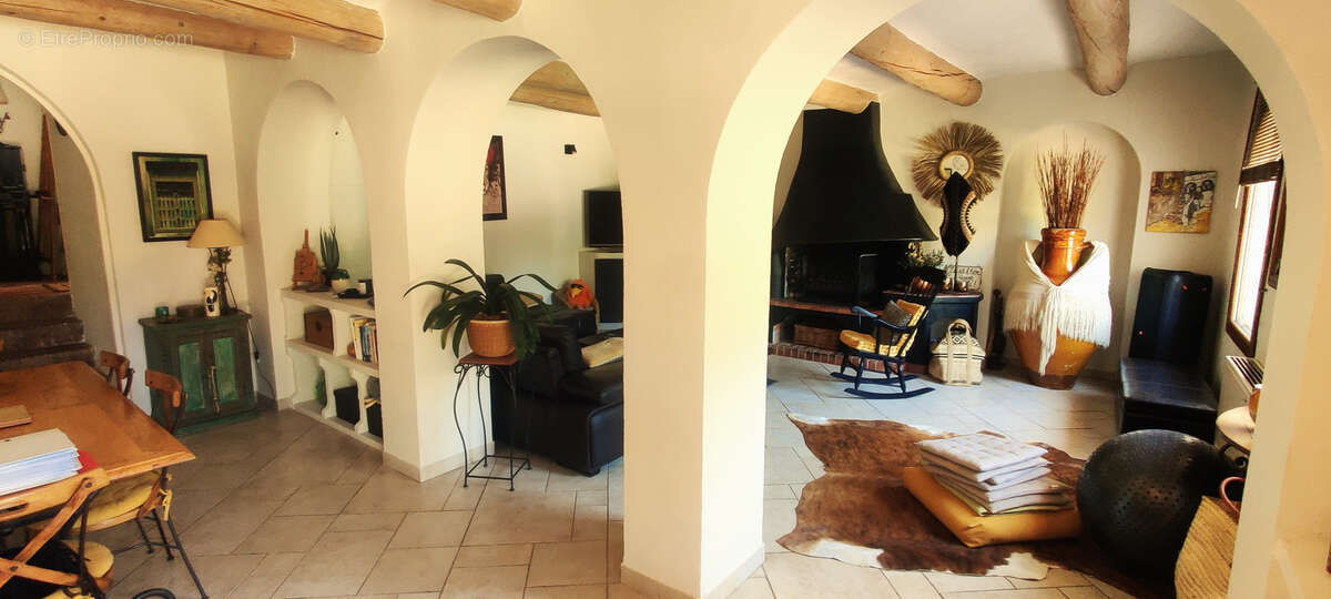 Maison à VILLECROZE