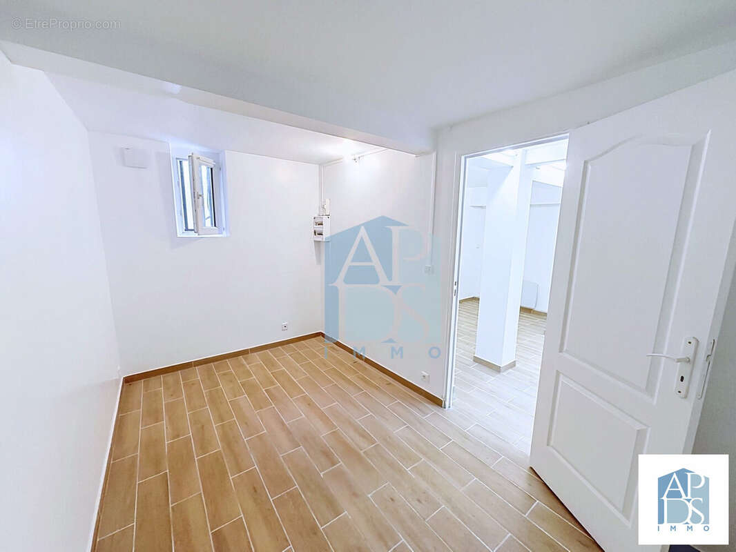 Chambre RDC - Maison à IVRY-SUR-SEINE