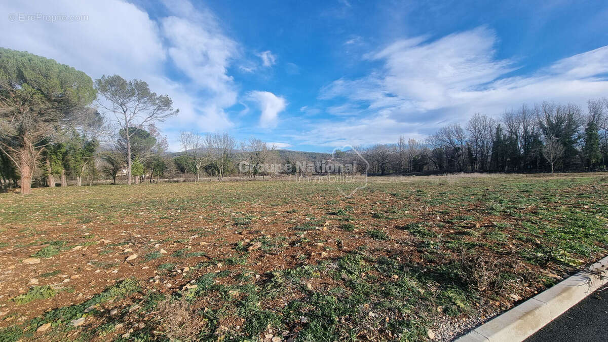 Terrain à TOURRETTES