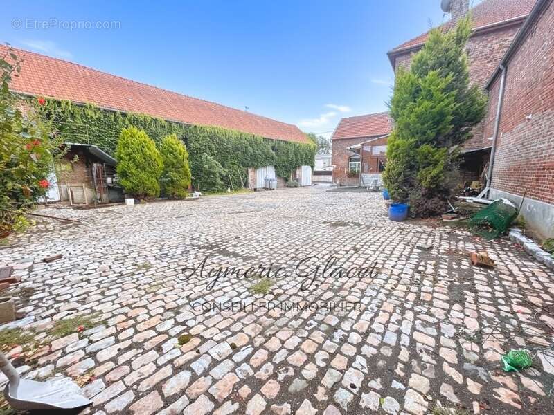  Noyelles-sur-Selle — Grande maison familiale de 234 m², dépendances et cour pavée. Une maison de caractère, désormais à 276 000 - photo 20