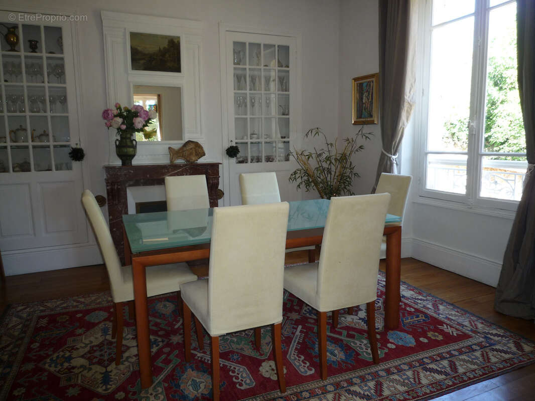 CHATEAU THIERRY  à vendre belle maison bourgeoise de 254 m2 dans un parc clos de 1372 m2 - photo 4