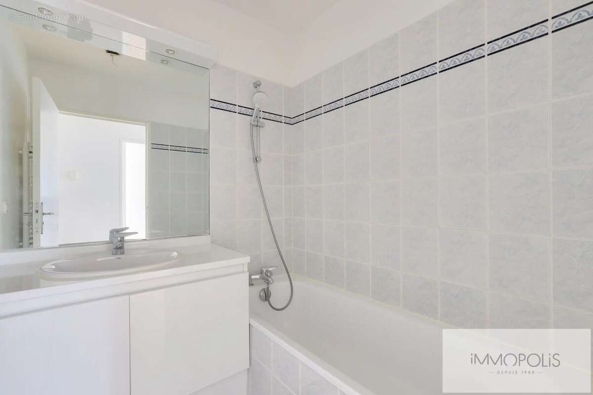 Appartement à COURBEVOIE