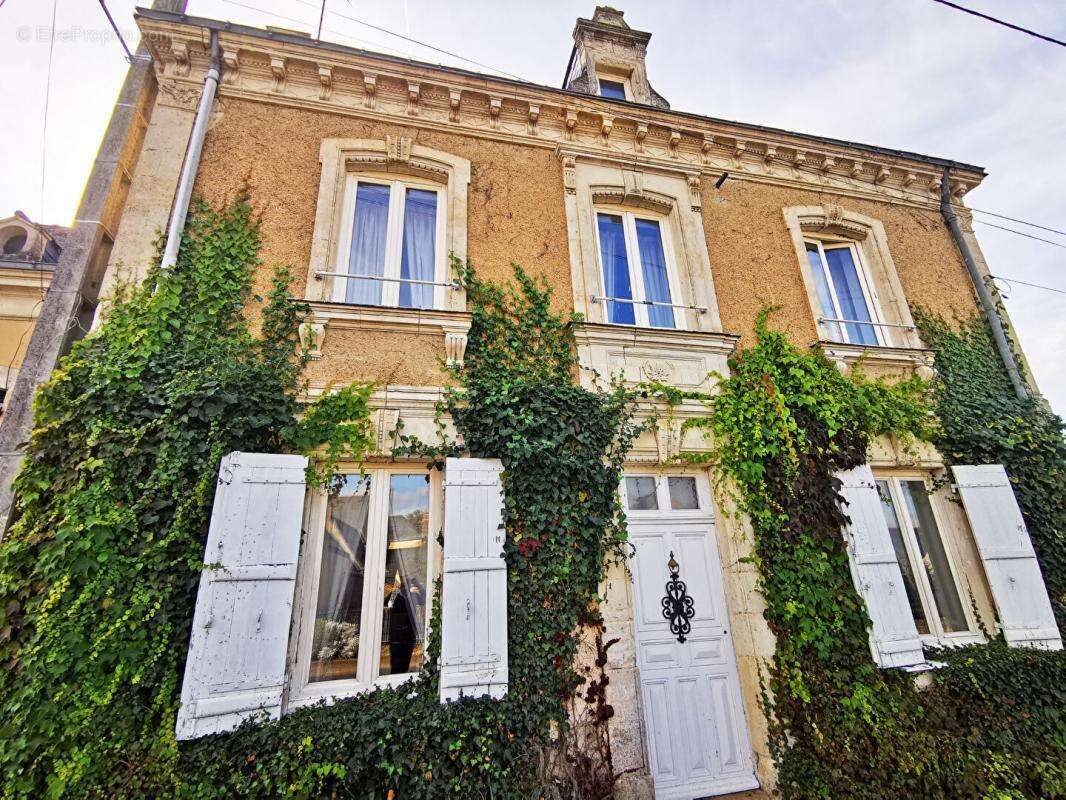 Maison à MONTIGNE-LES-RAIRIES