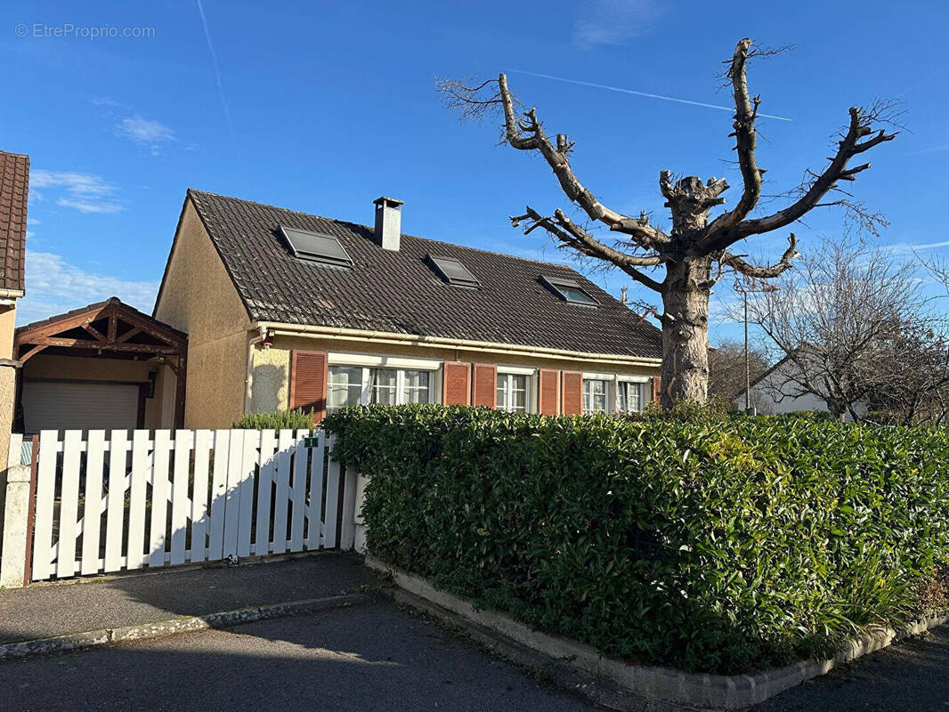Maison à SAVIGNY-LE-TEMPLE