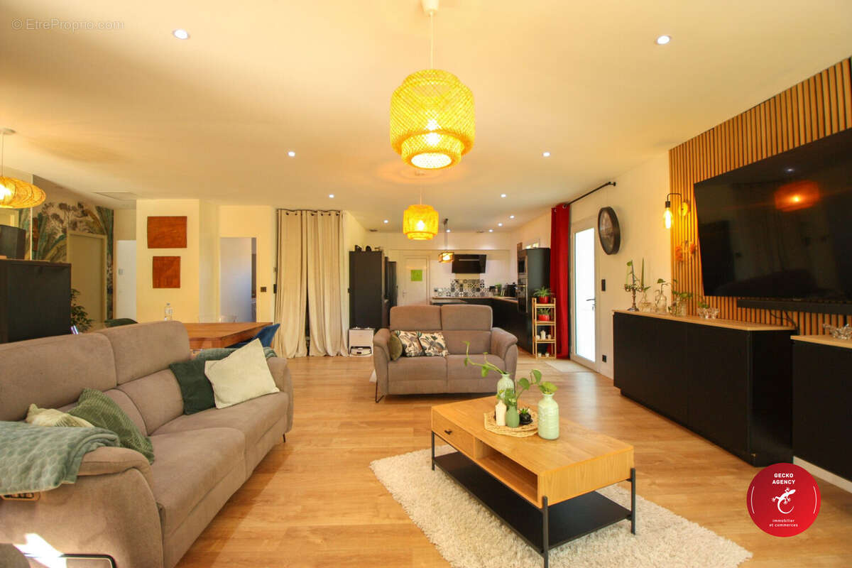 Maison à FIGANIERES