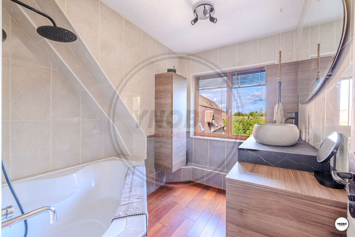 Maison à ECQUEVILLY