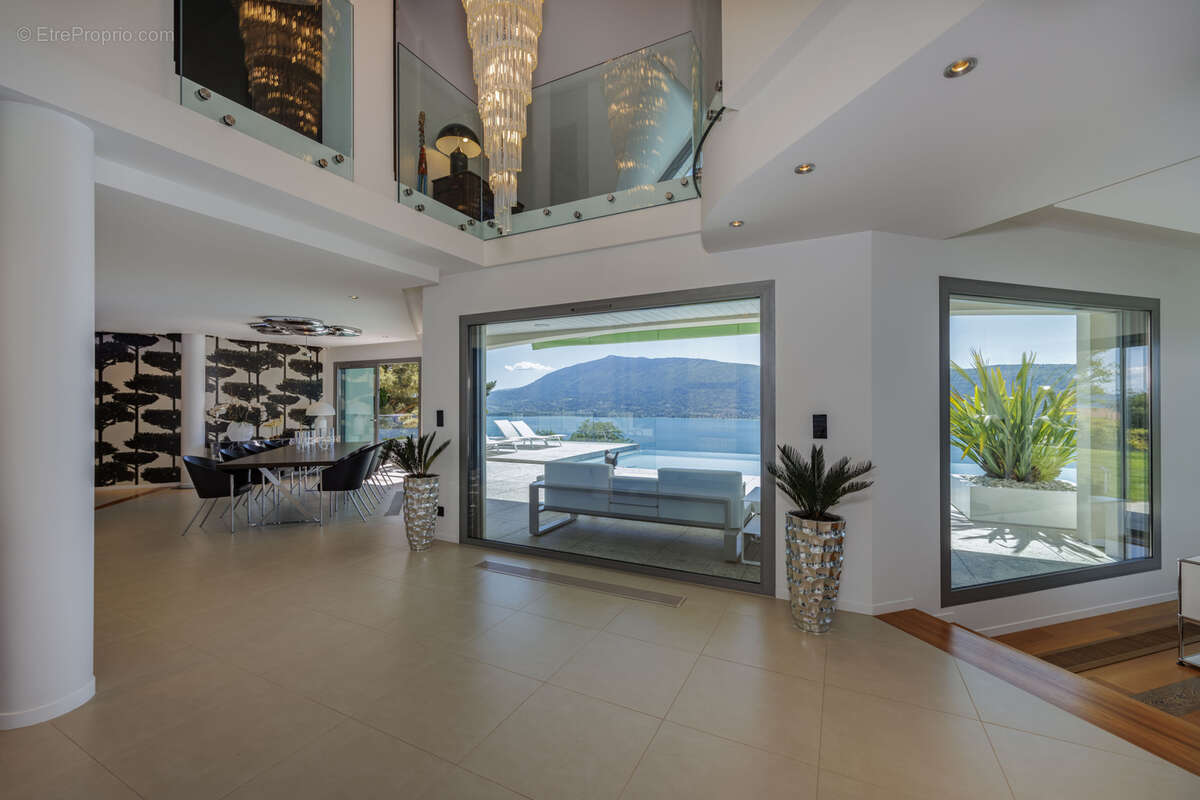 Villa d'exception dominant le lac - photo 33