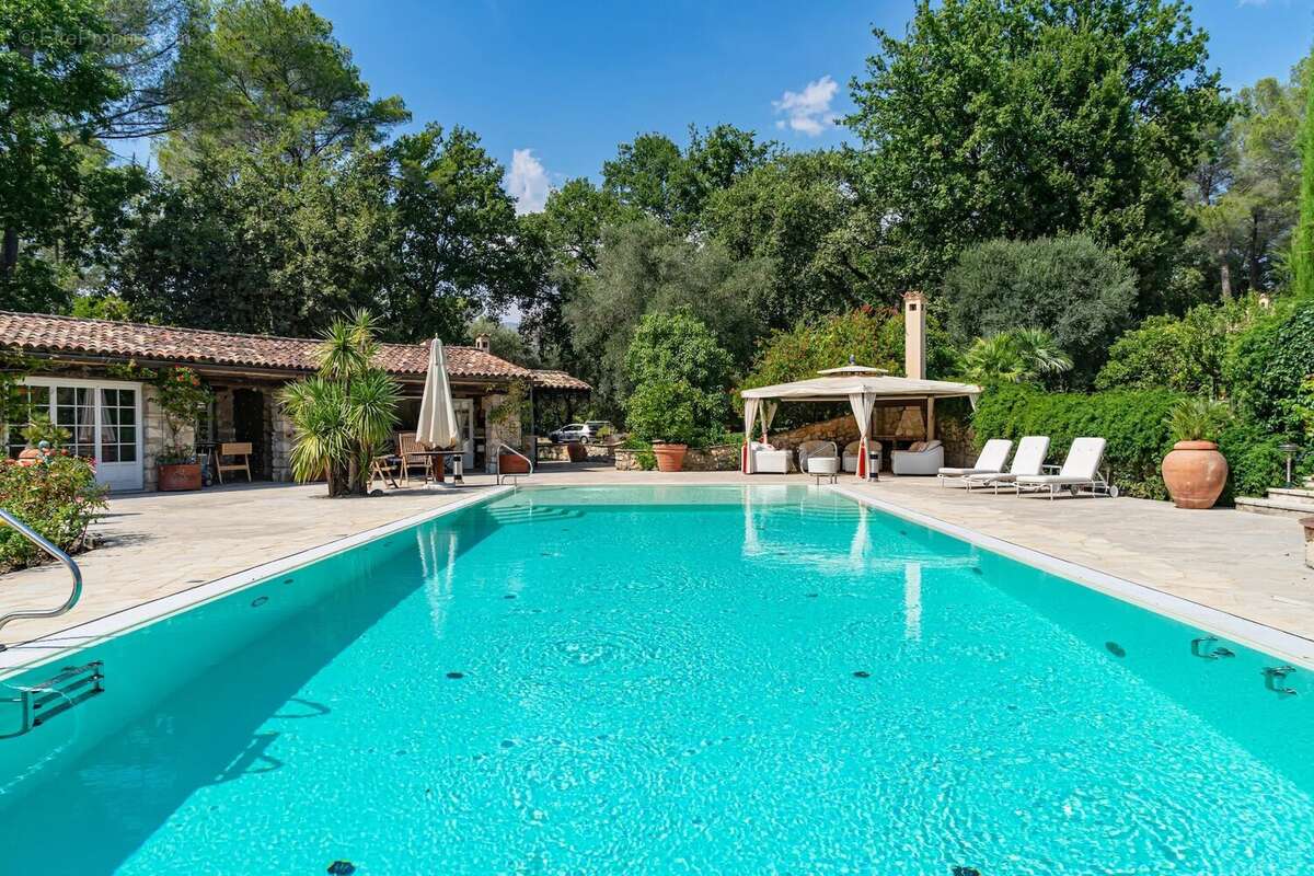 Maison à ROQUEFORT-LES-PINS