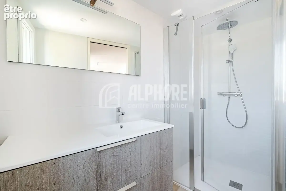 Maison de ville entièrement rénovée - À 10 min des plages, votre maison vous attend ! - photo 9