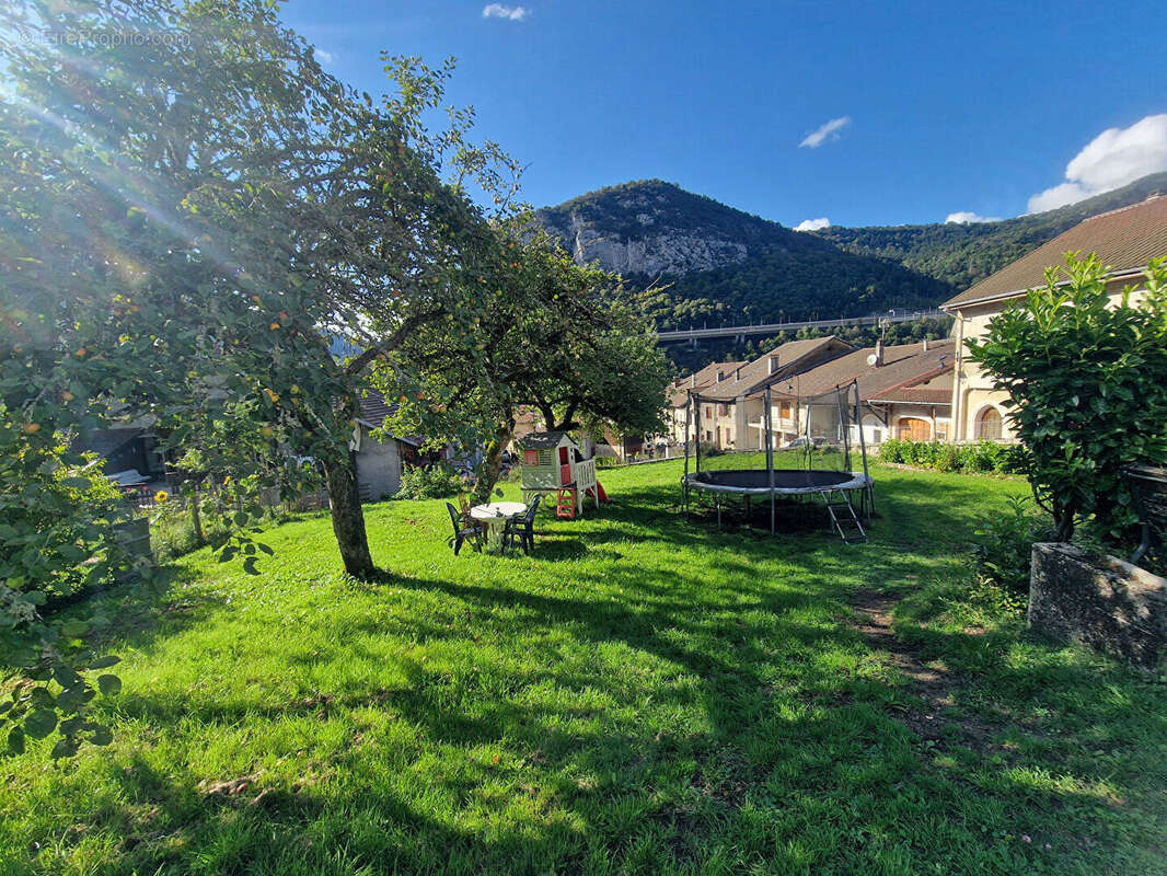 Maison à LES NEYROLLES
