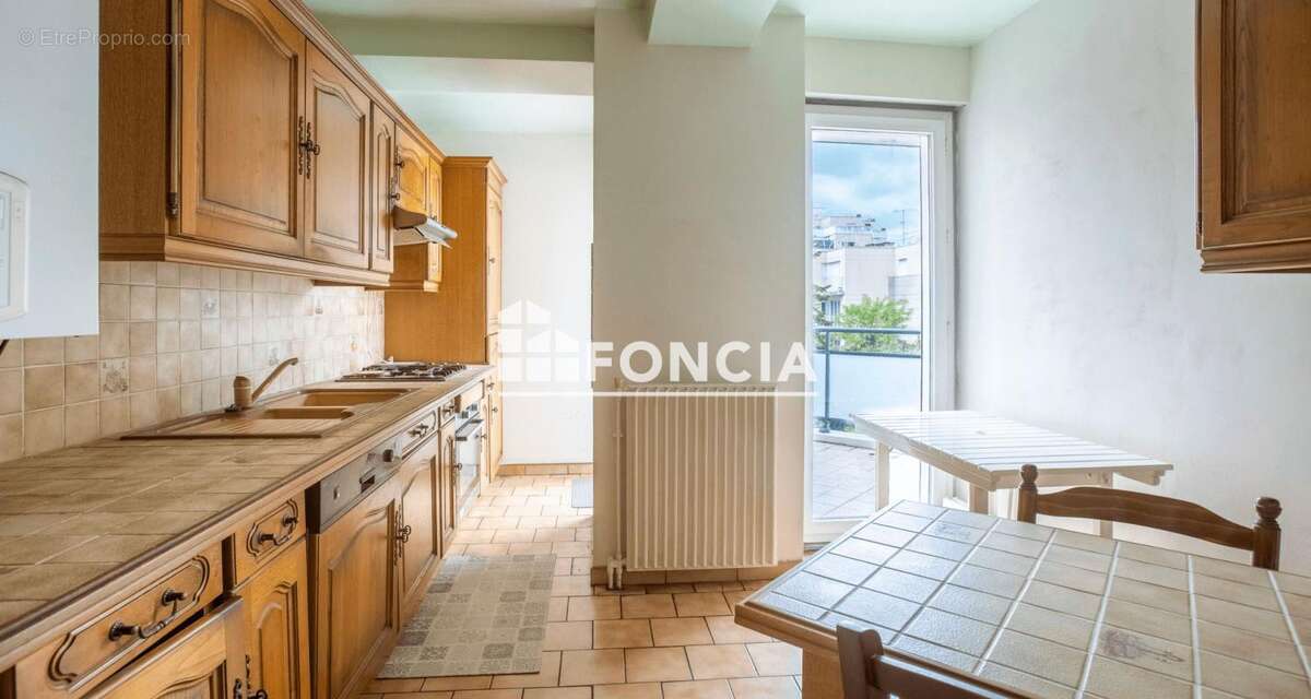Appartement 4 pièces à réinventer, plus de 82m2 avec grand balcon - photo 4