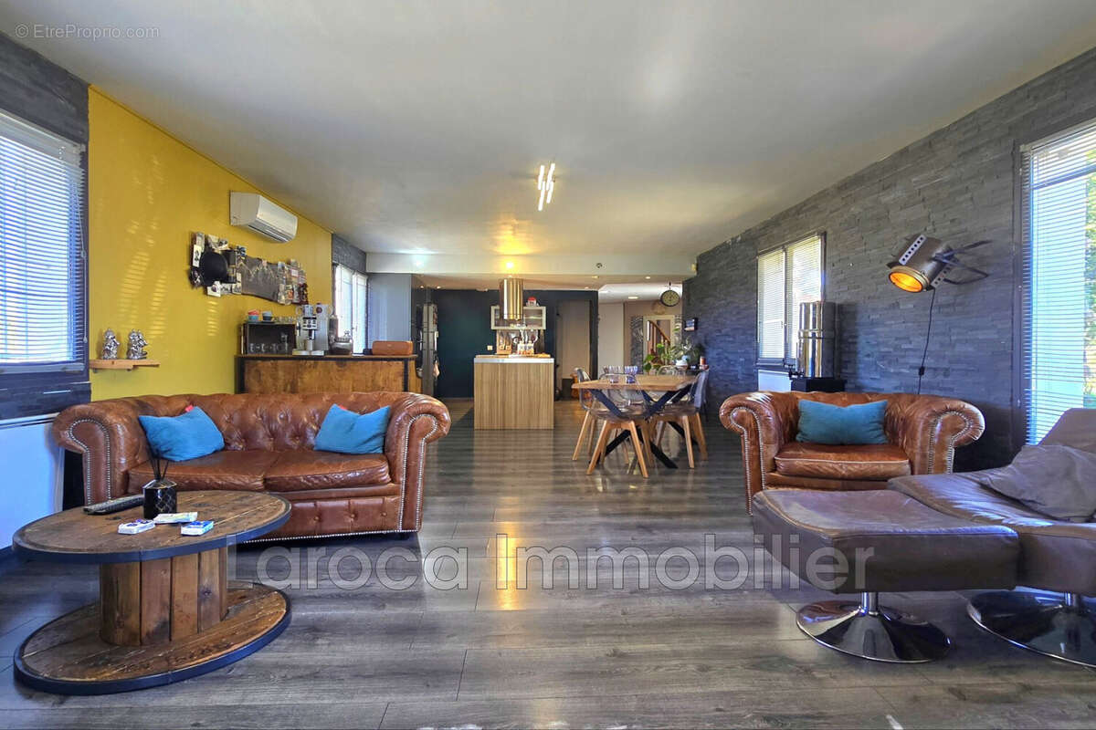 Maison à LAROQUE-DES-ALBERES