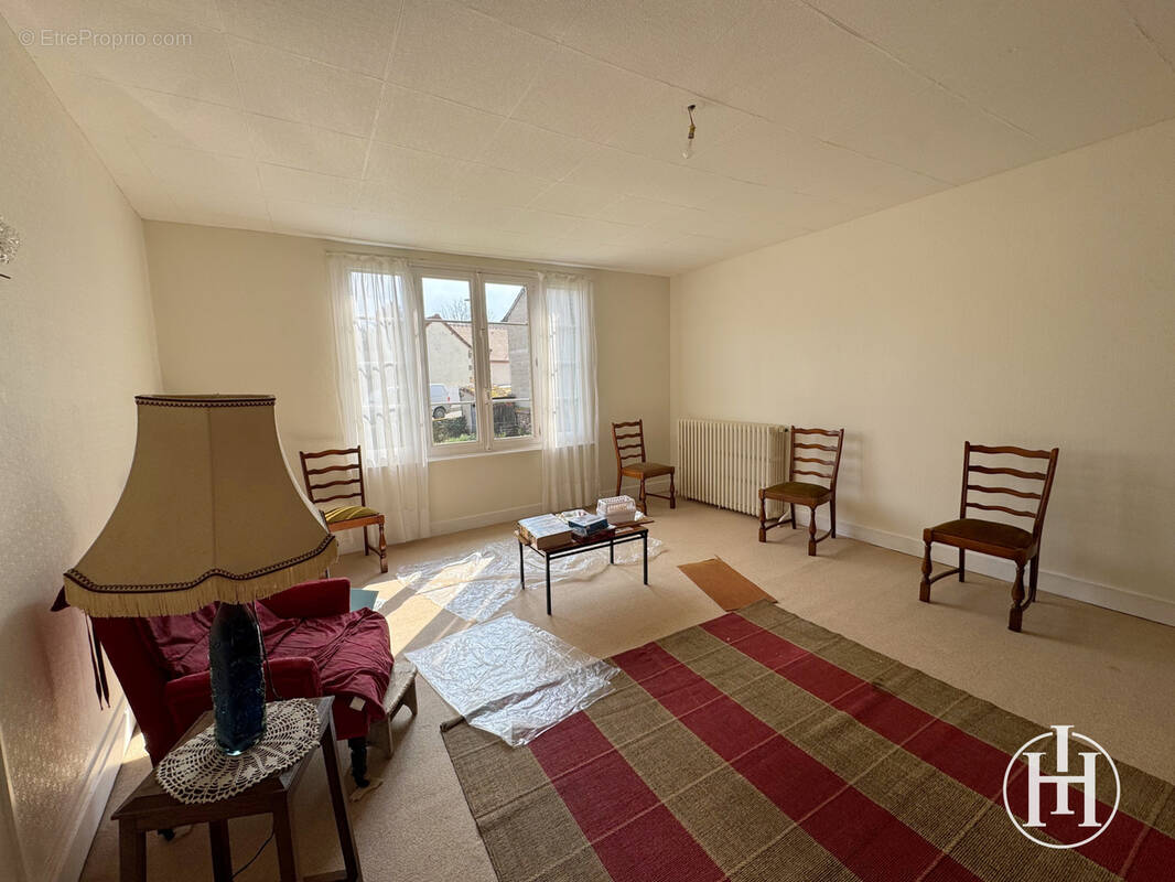 Maison à SAINT-BONNET-TRONCAIS