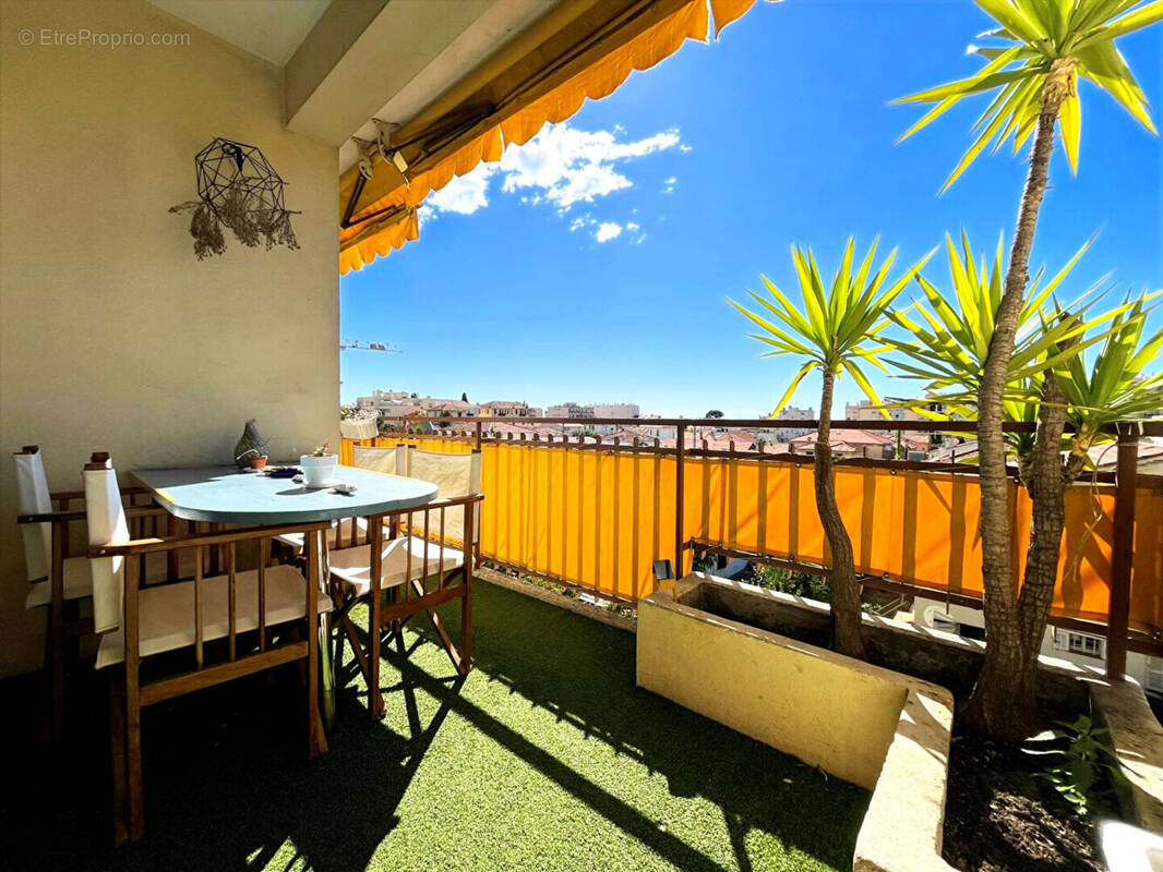 Appartement à SAINT-LAURENT-DU-VAR