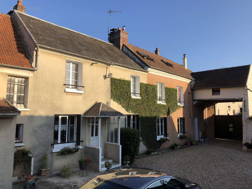 Ensemble immobilier de 247 m2 avec dépendances de + de 200 m2 et grand terrain 3859 m2 - photo 11