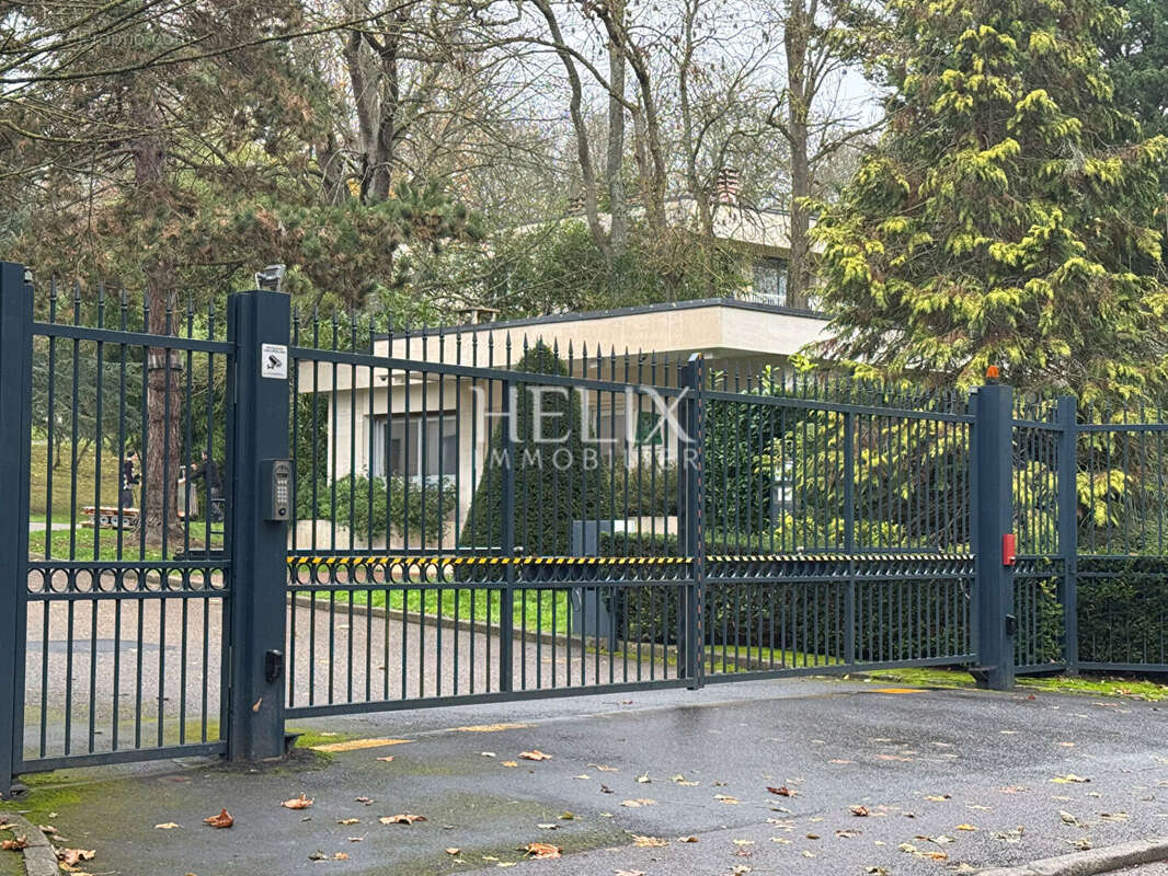 Appartement à LE MESNIL-LE-ROI