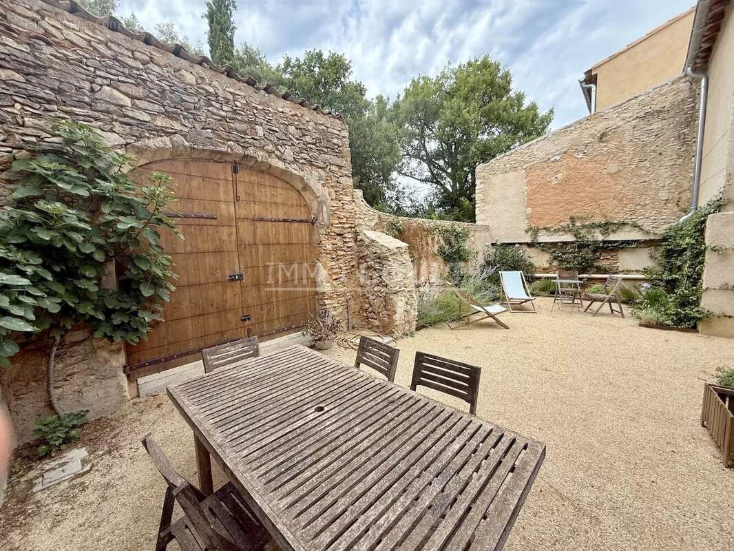 Maison à SAINT-SATURNIN-LES-APT