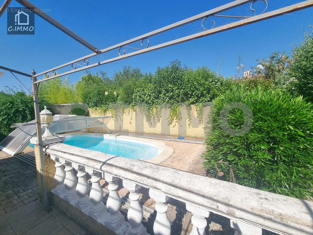Jolie villa de PP de 104.81 m2 sur 600 m2 avec piscine. - photo 4