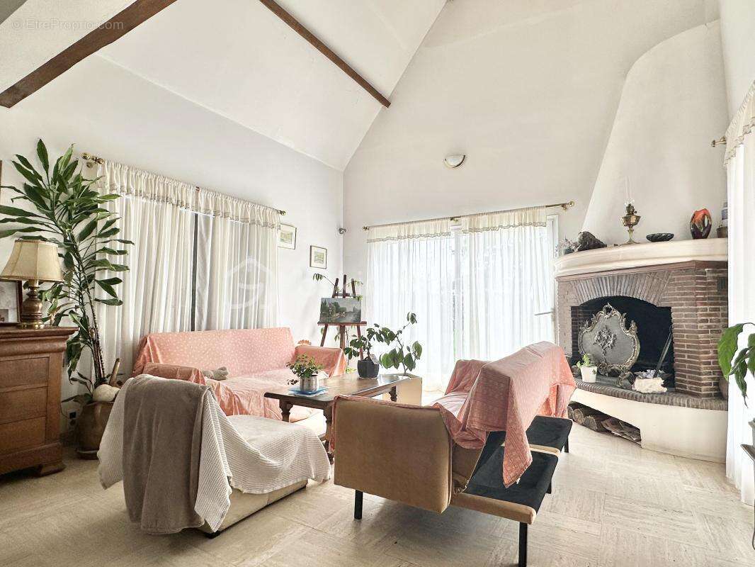 Maison à VILLENEUVE-SUR-YONNE