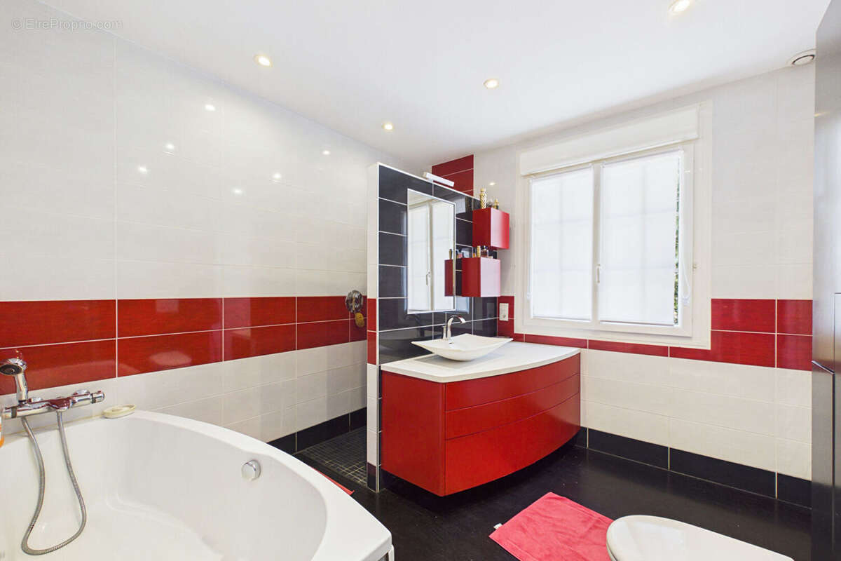 Maison de plain-pied 193 m² - Parcelle de 2900 m² au calme - 5 chambres + bureau - photo 18