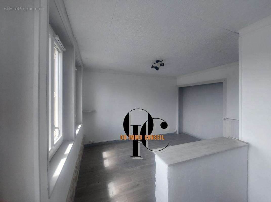 Appartement à COMMENTRY