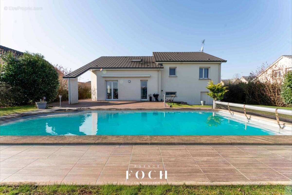 Maison à VELAINE-EN-HAYE