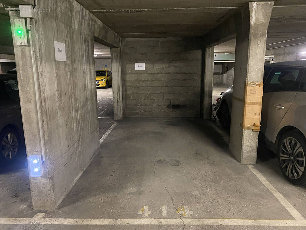 Parking à PARIS-10E