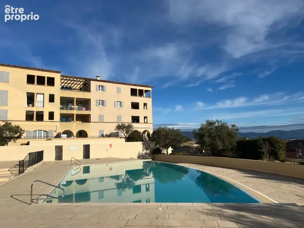 Domaine et golf de Pont royal appartement de 64 m² .  Terrasse avec vue dégagée,  Piscine résidentielle, Garage box fermé, cave - photo 8