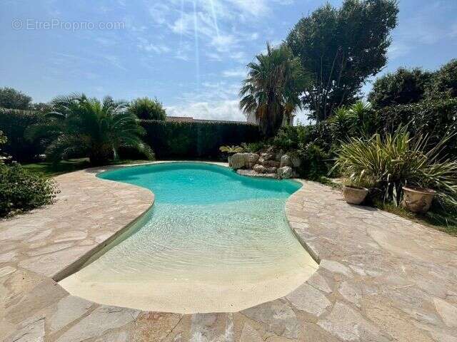 Superbe villa non mitoyenne avec piscine, véranda et cuisine d'été - photo 6