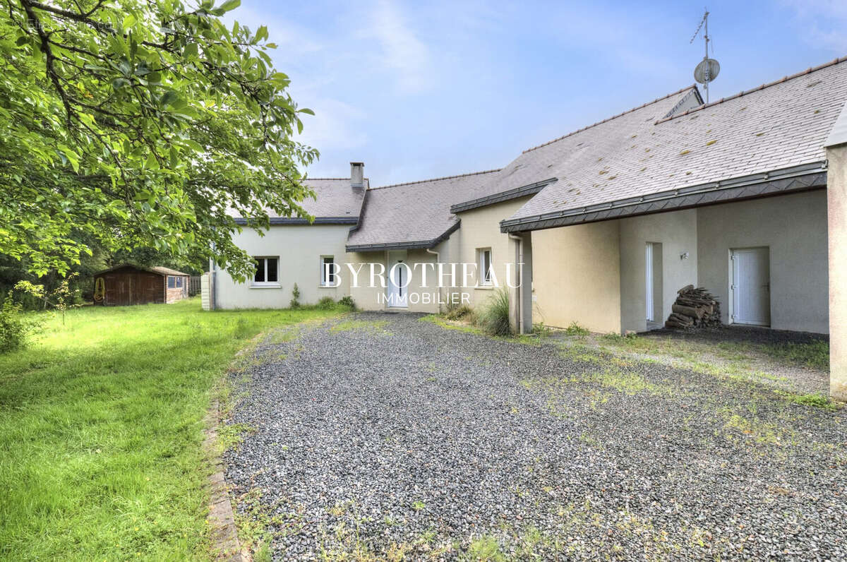 Maison 114 m² à Saint-Augustin-Des-Bois  - photo 3