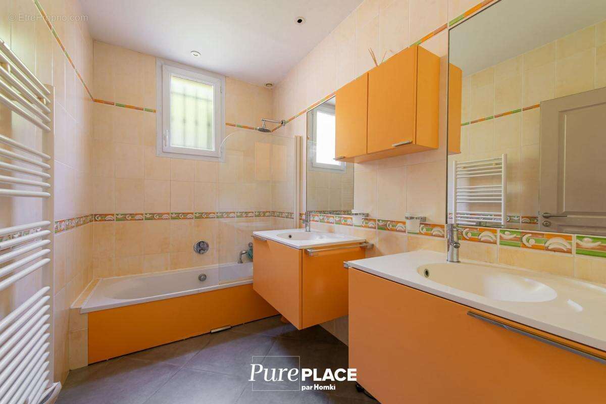 Maison/Villa T6 de 180 m2 à Aix-en-ProvenceÉlégante maison contemporaine avec piscine – environnement sécurisé près d’Aix-en-Pro - photo 15