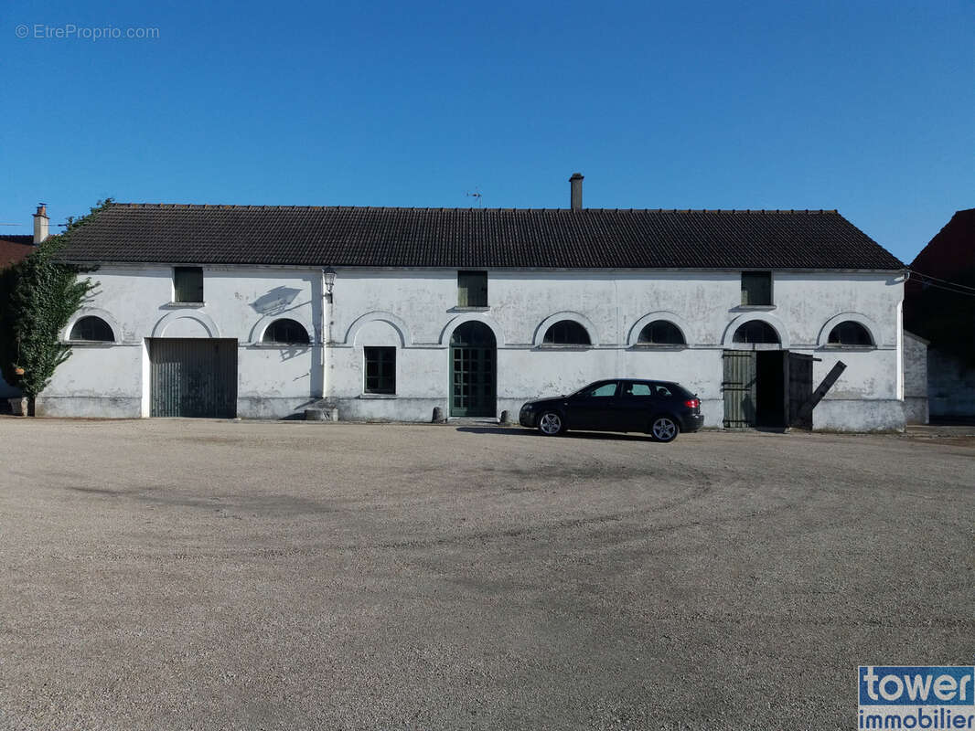 Maison à POINCY