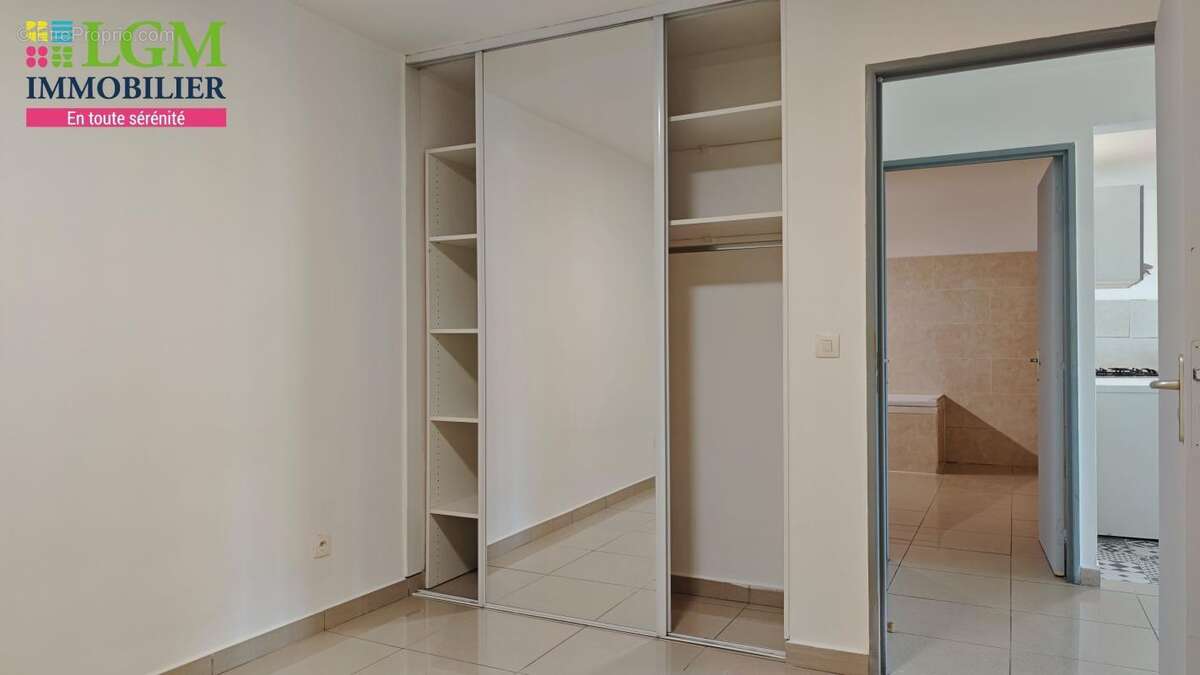 Dernière baisse de prix - T4 de 102 m² avec terrasse et 2 parkings à Sainte-Clotilde - photo 9