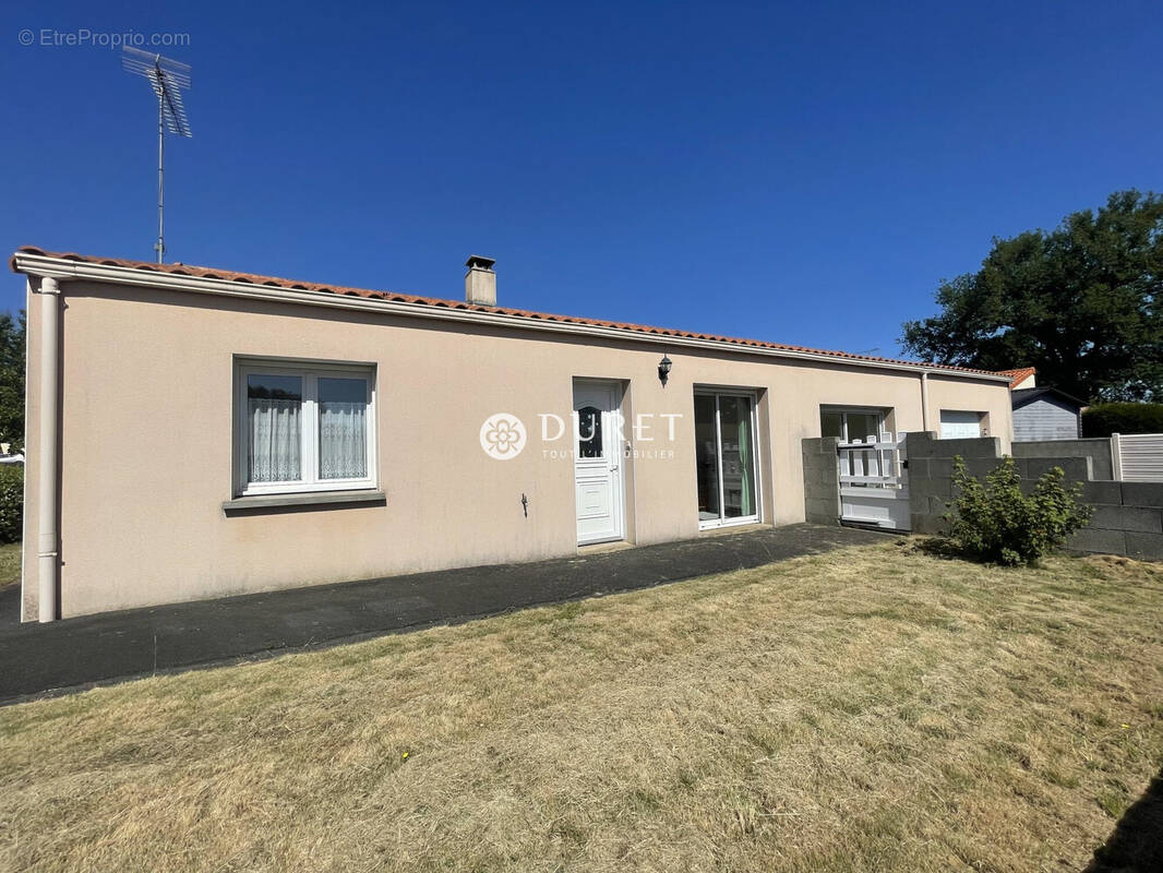 Maison à SAINT-MACAIRE-EN-MAUGES