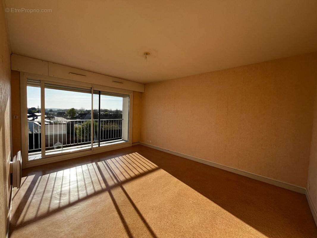 Appartement à PELLOUAILLES-LES-VIGNES