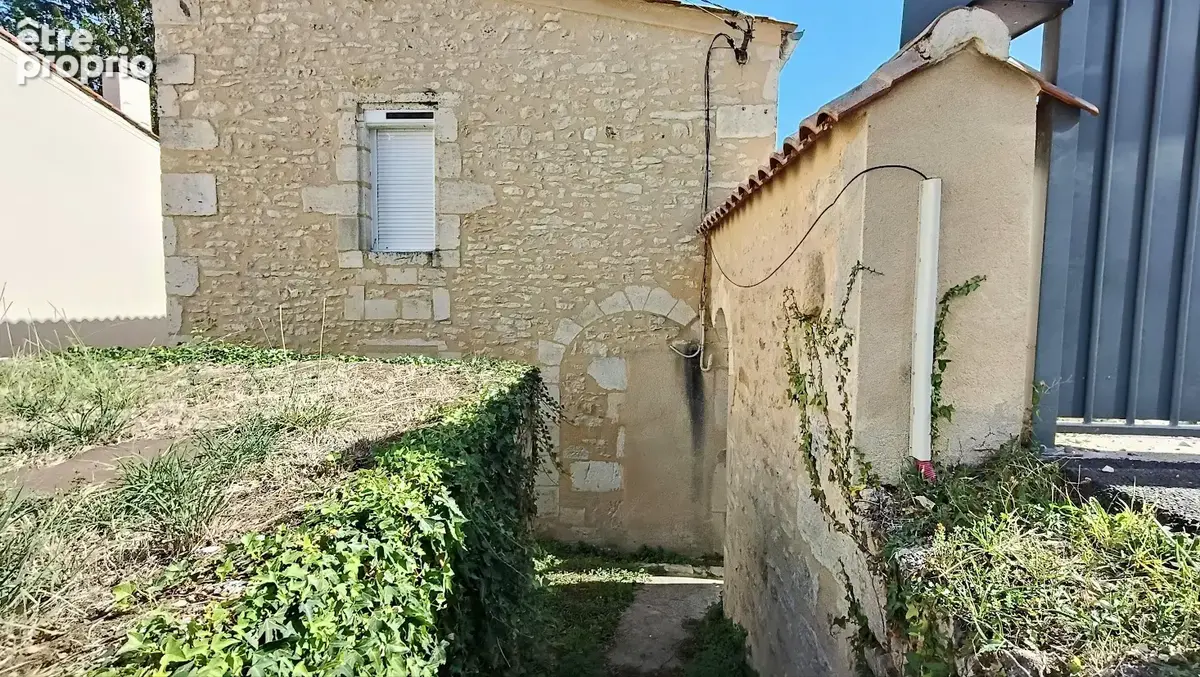 Blaye centre à pied   Maison en pierre   Jardin 1 212 m2 sans vis-à-vis   DPE C - photo 23