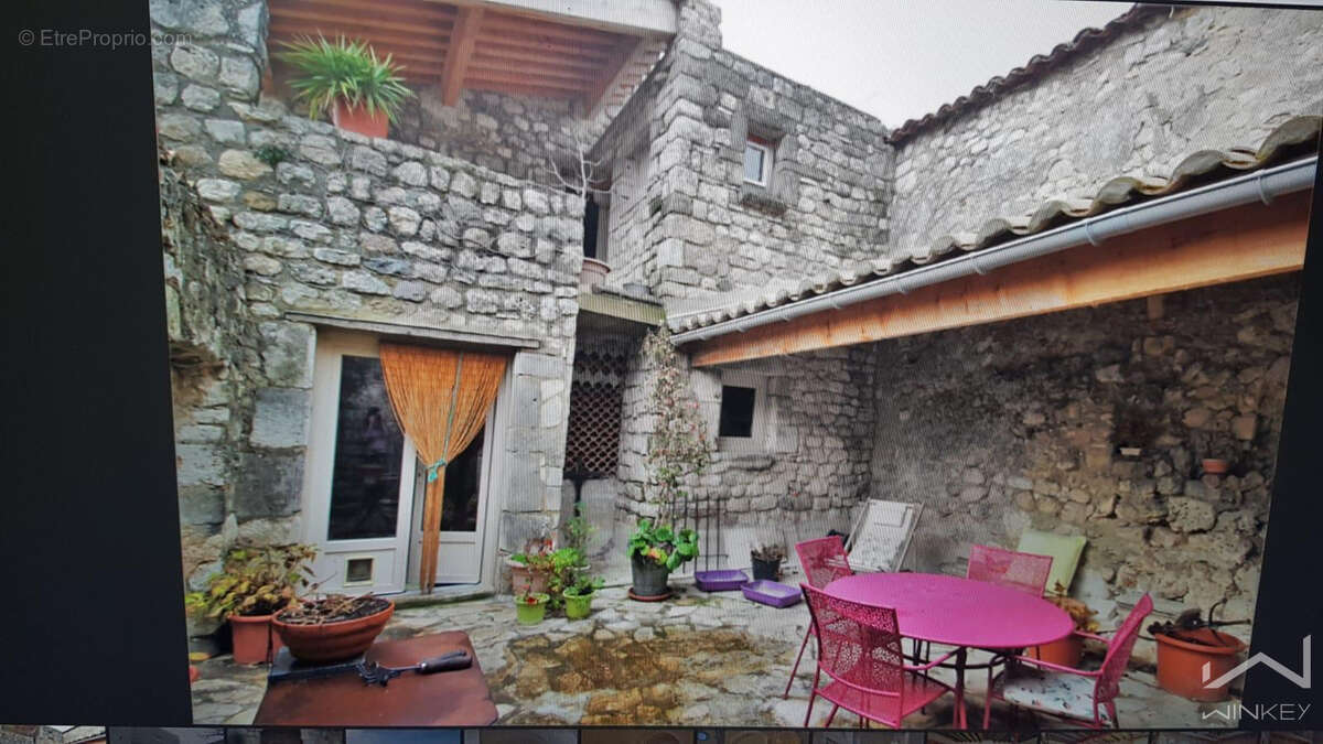 Maison à LA GARDE-ADHEMAR