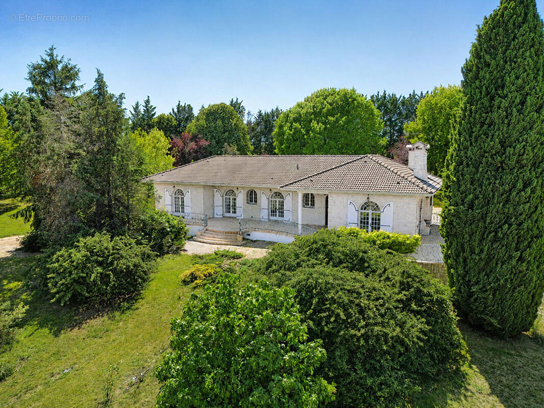 Maison à ROULLET-SAINT-ESTEPHE