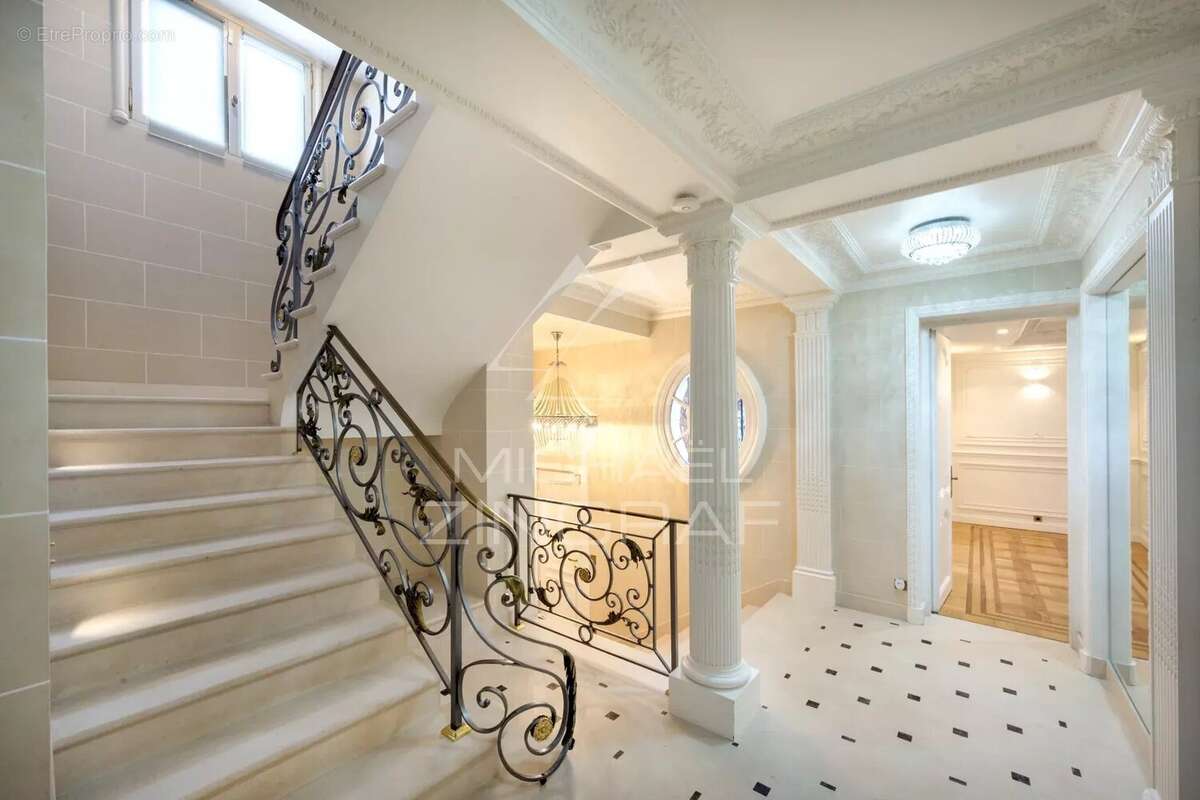 Maison à NEUILLY-SUR-SEINE