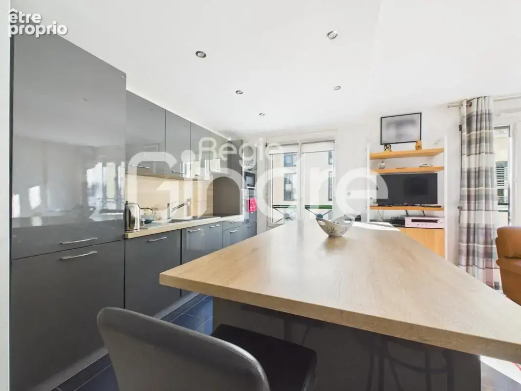 Vente - Appartement - 3 pièces + cuisine - 72 m² - 350 000 € - - photo 2