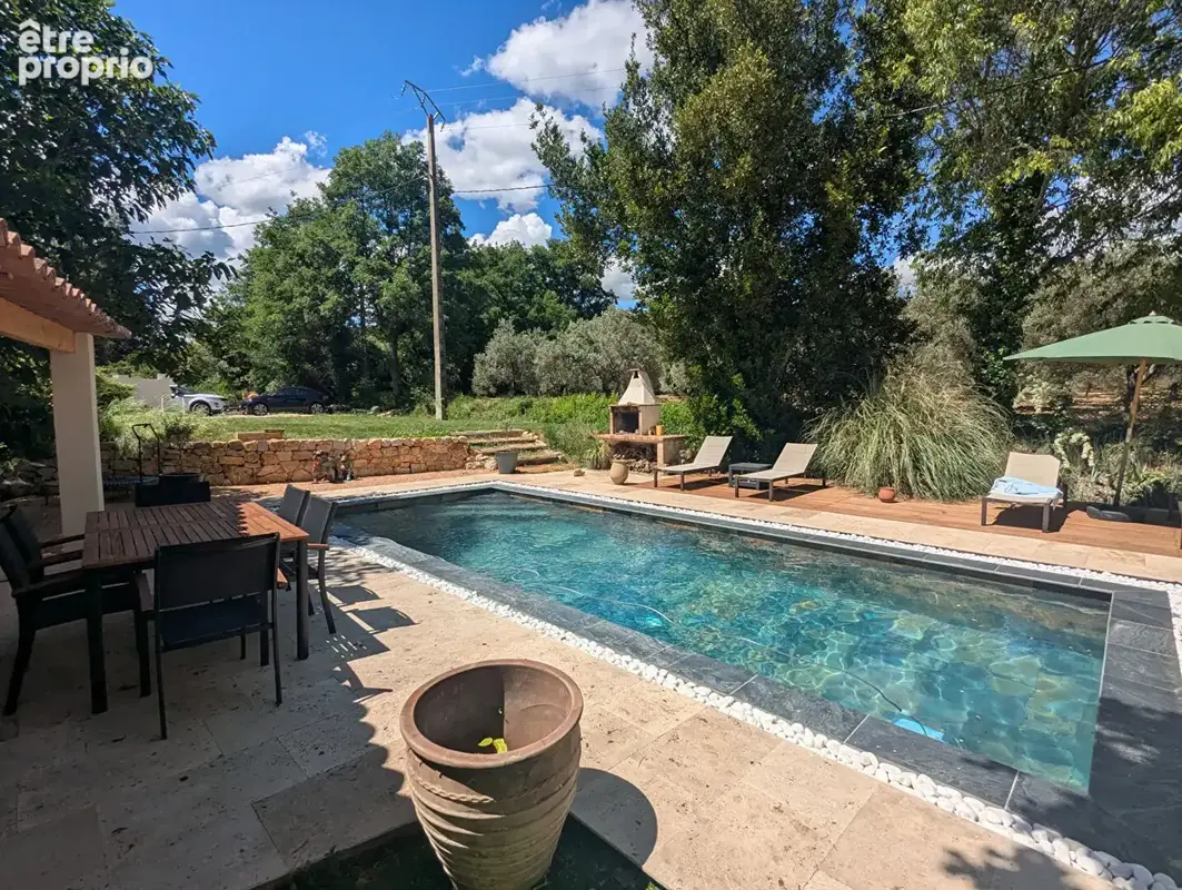 VILLECROZE maison rénovée de 138 m², 5 pièces, piscine au calme - photo 4