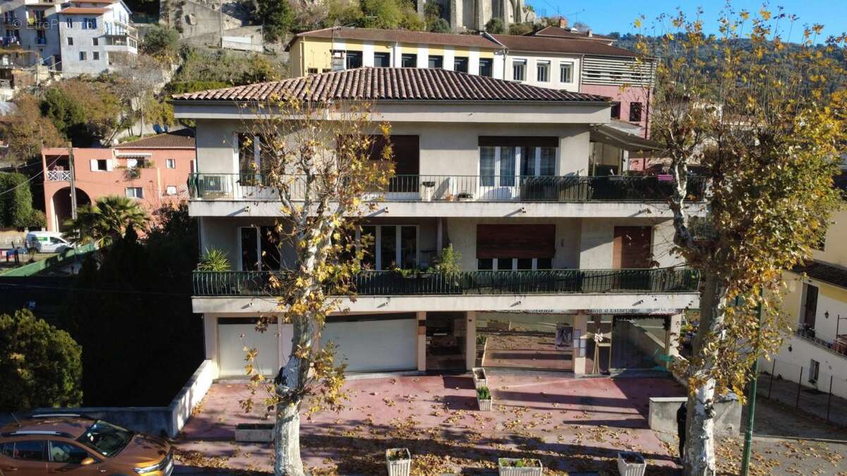 Appartement à CONTES