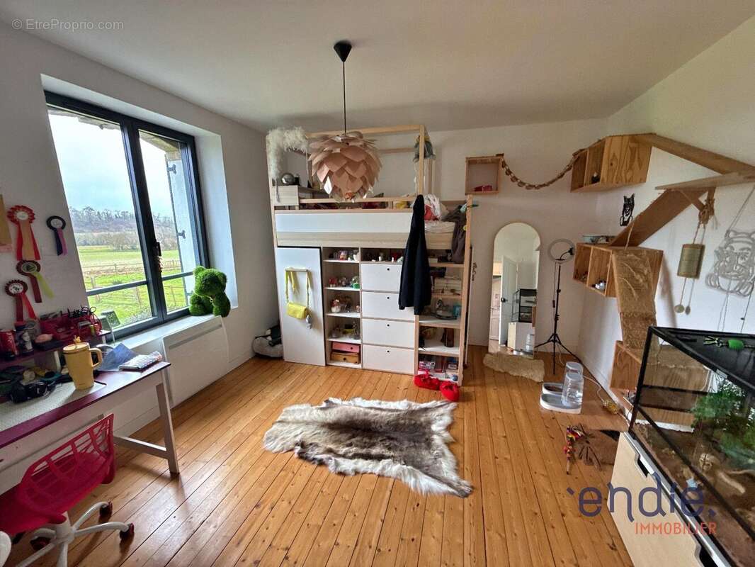 Commerce à PLONEVEZ-PORZAY