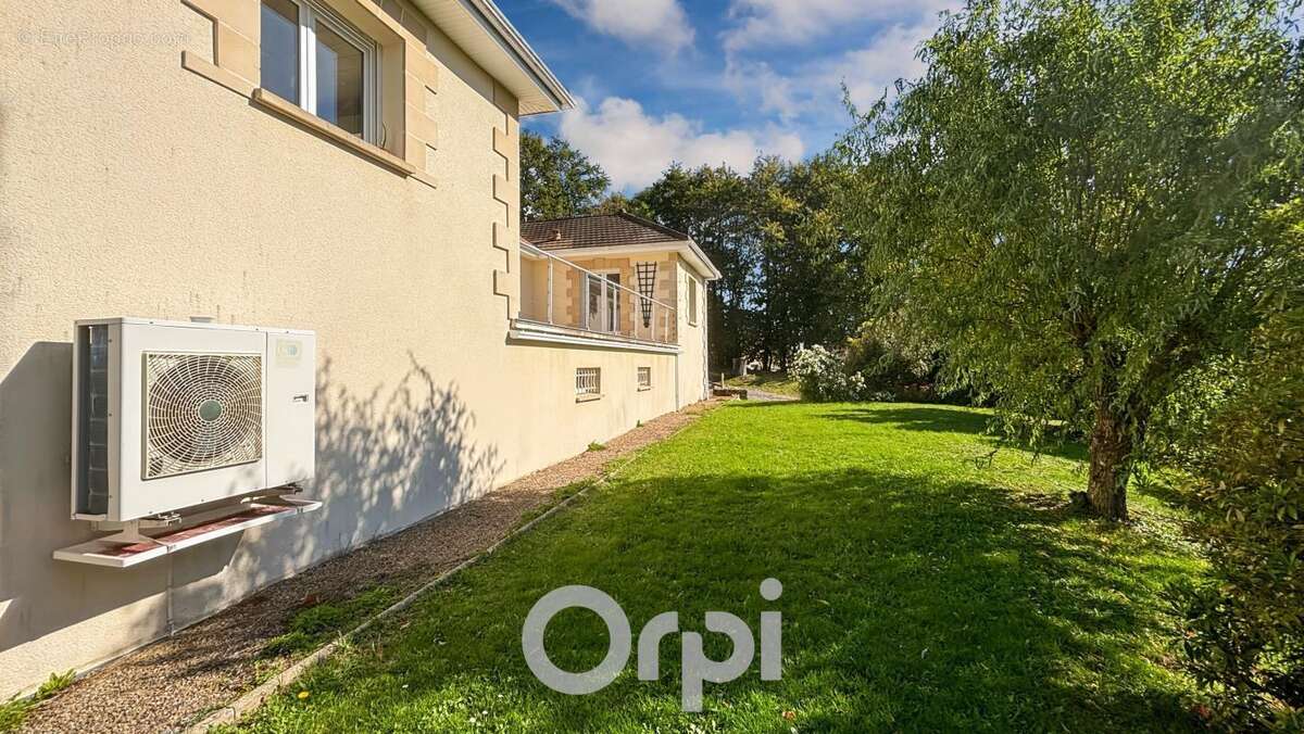 Maison à CHATELUS-LE-MARCHEIX