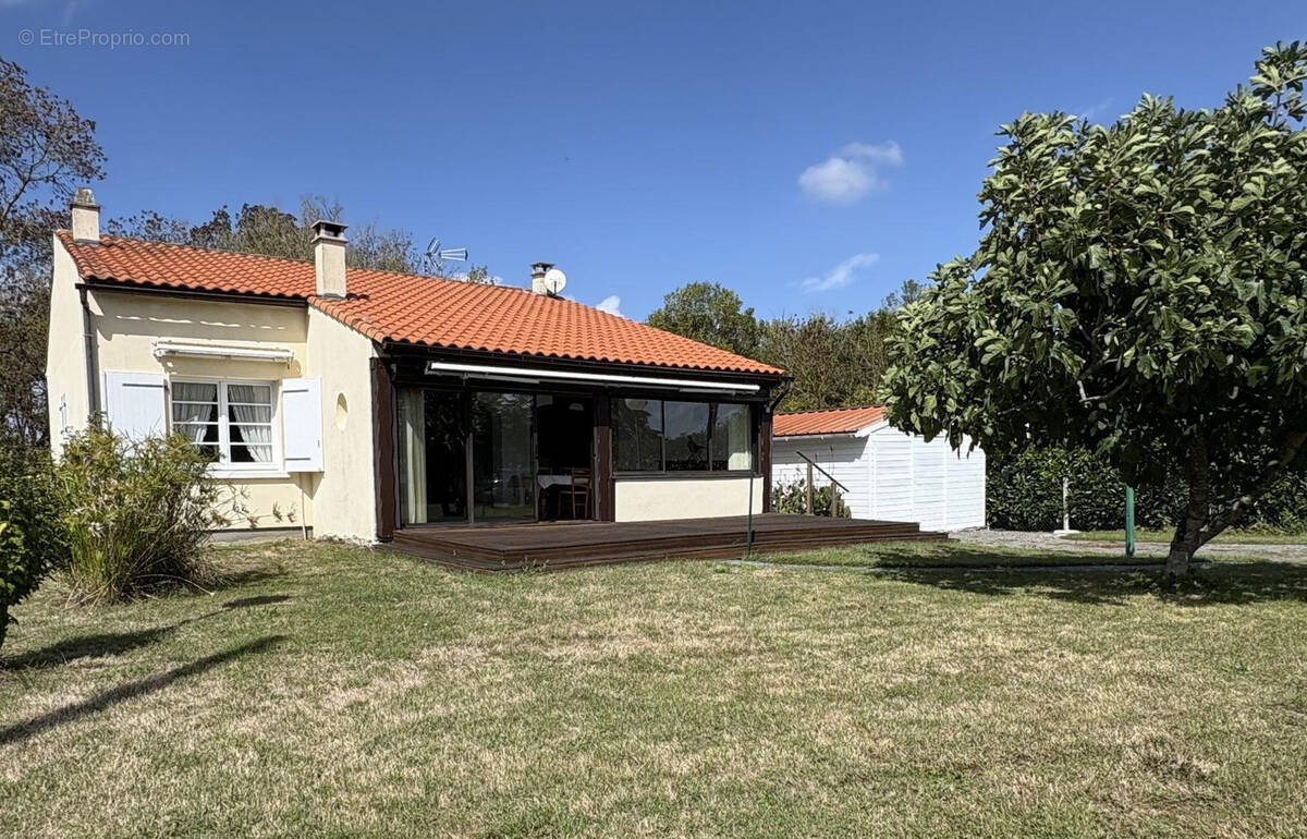 Maison à L'ILE-D'ELLE