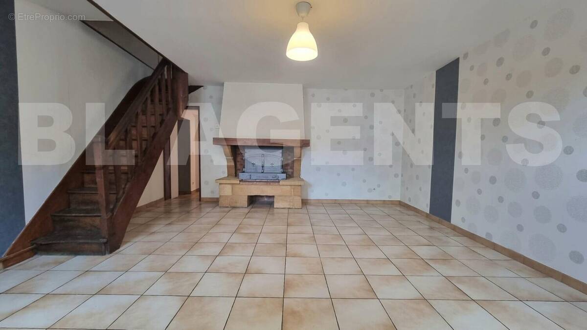 e4cce5ec-3a27-4135-b69d-9bda959cf9e9 - Maison à FRANCHEVAL