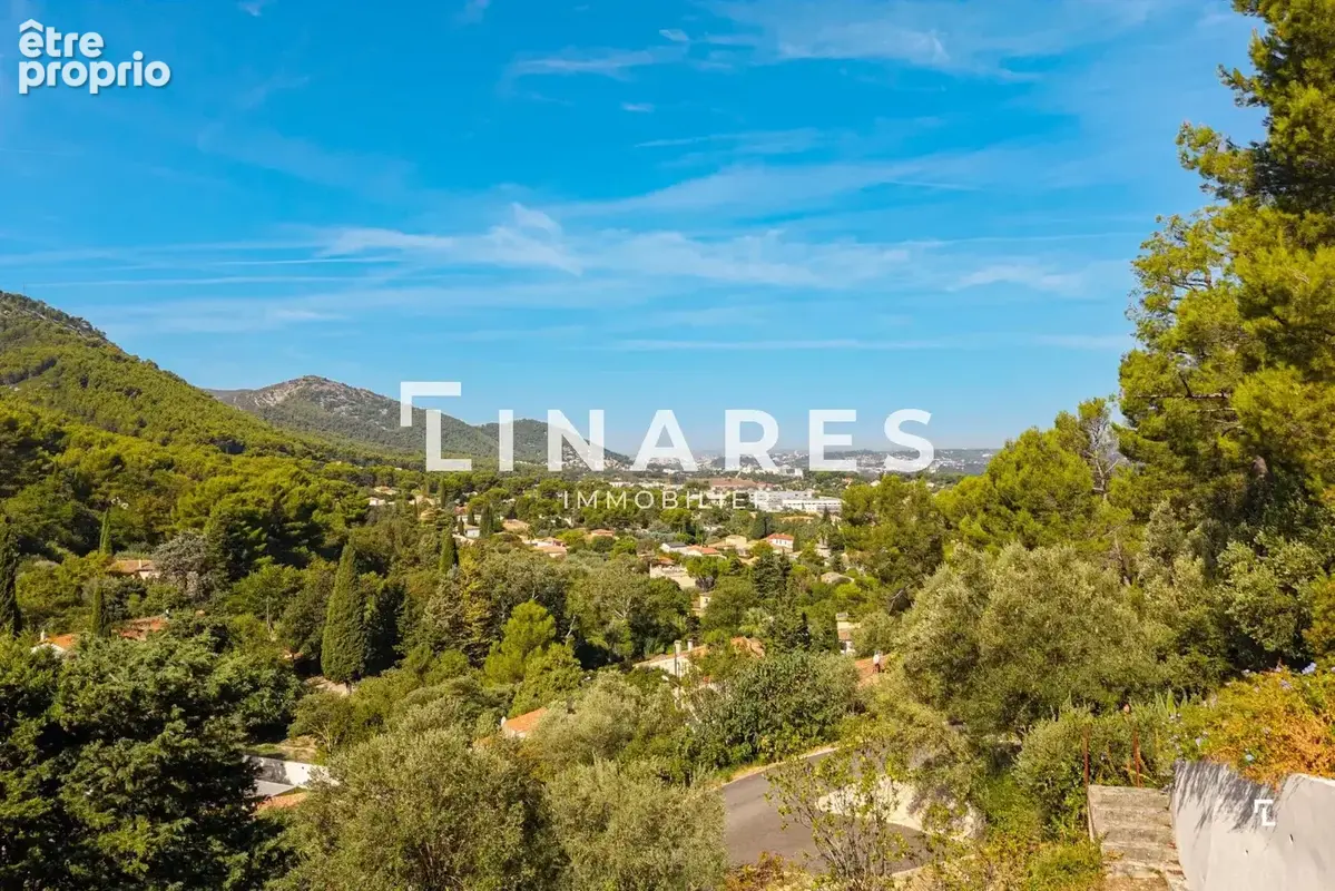 LA SUBLIME - Villa T6 de 232m² dont une dépendance aménagée de 50m² - Piscine - Terrain de 6700m² - 13400 AUBAGNE - photo 2